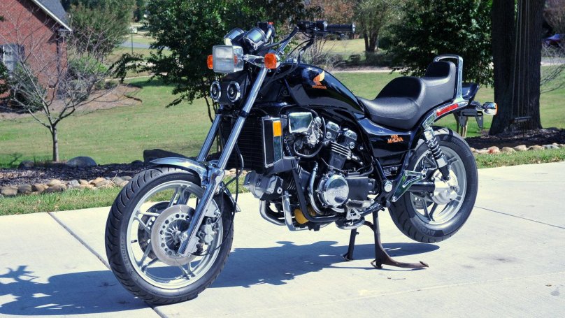 Honda Magna v65