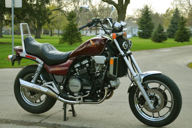 Honda Magna v65