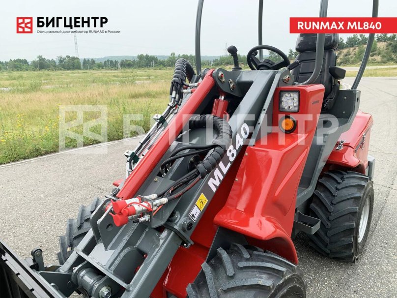 Мини-погрузчик RUNMAX ml840