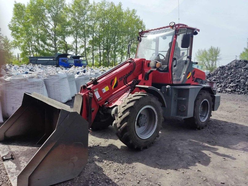 Телескопический погрузчик RUNMAX tl872