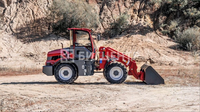 Телескопический погрузчик RUNMAX tl872e