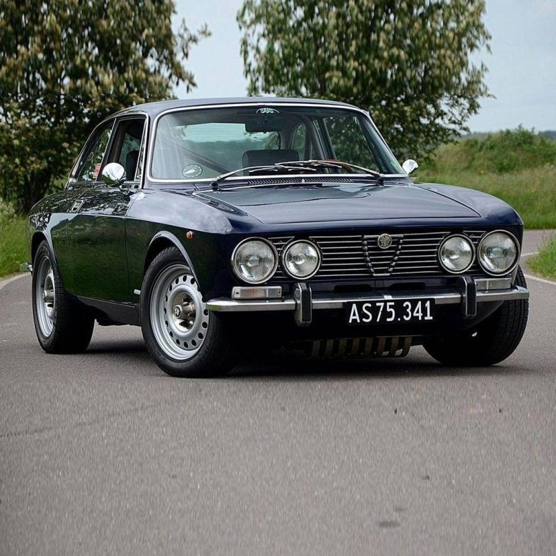 Альфа Ромео 2000