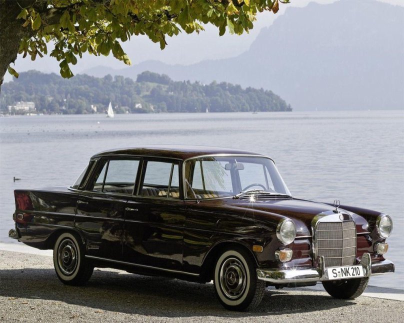 Mercedes-Benz 190 (w110)