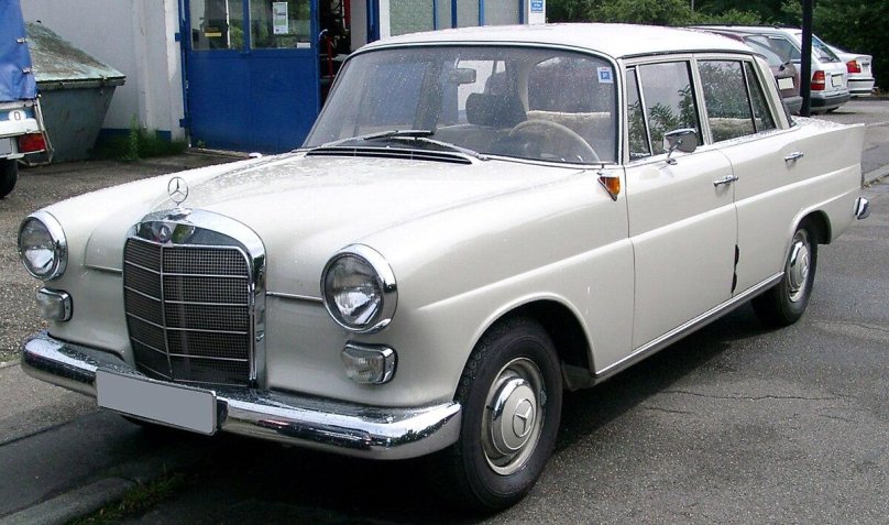 Мерседес Бенц w110