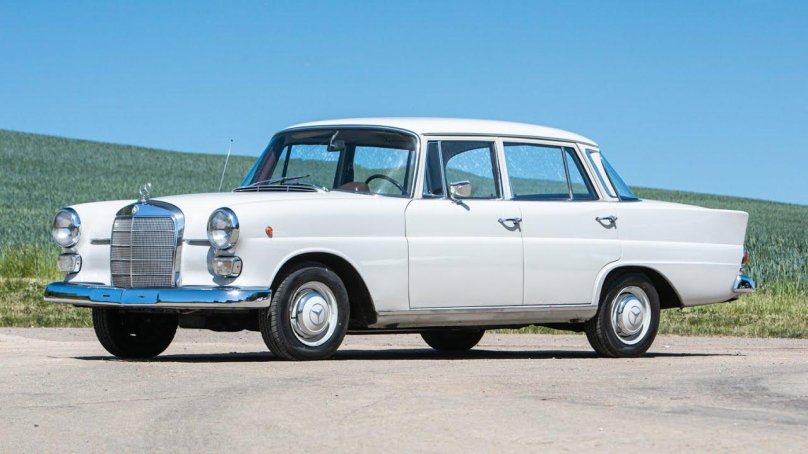 Mercedes Benz w110 Fintail