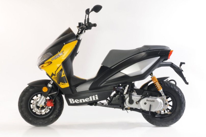 Стелс Бенелли скутер