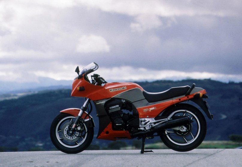 Кавасаки gpz900r