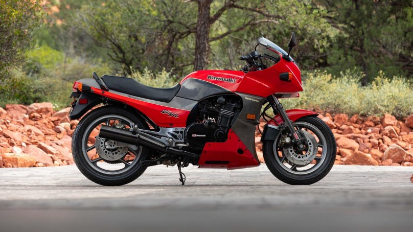 Обои мотоцикл Kawasaki er-4n