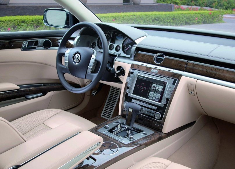 Фольксваген Фаэтон 2011