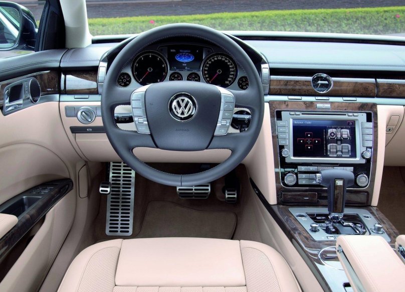 Фольксваген Фаэтон 2011