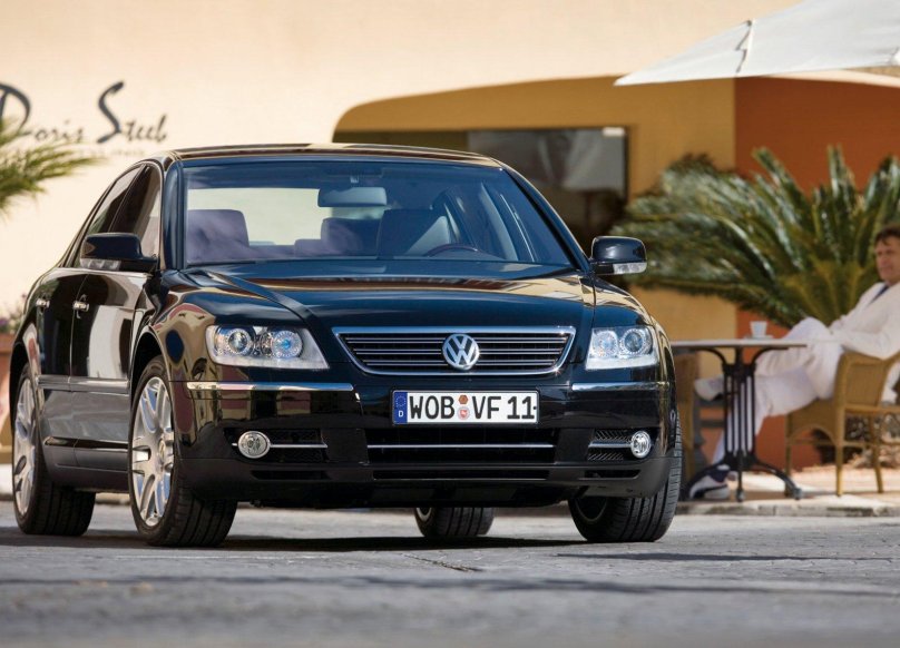 Фольксваген Фаэтон 2003 года