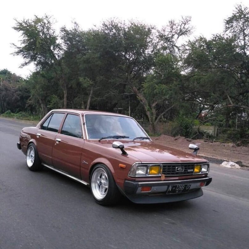 Toyota Corona stance