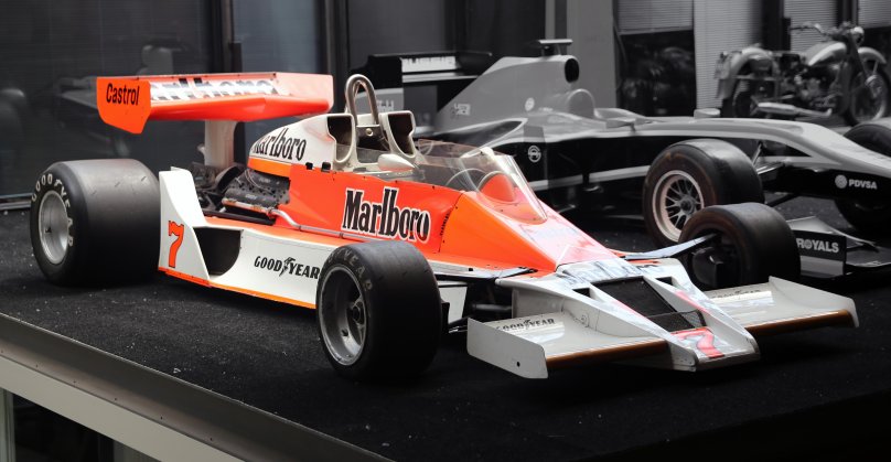 MCLAREN m26