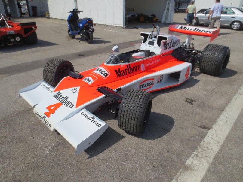 MCLAREN m23