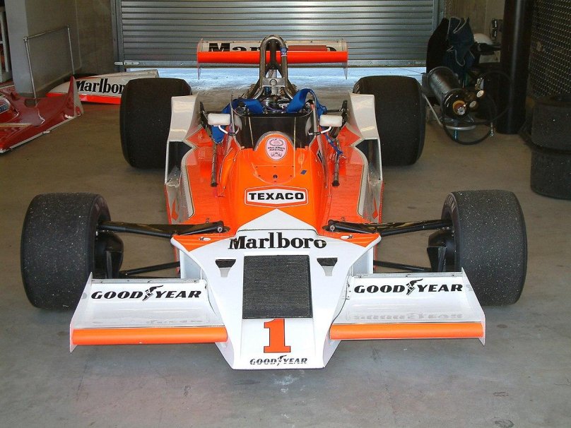MCLAREN m26