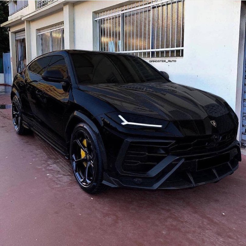 Lamborghini Urus черный