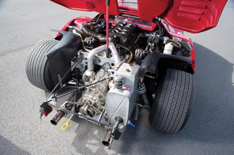 Alfa Romeo tipo 33 engine