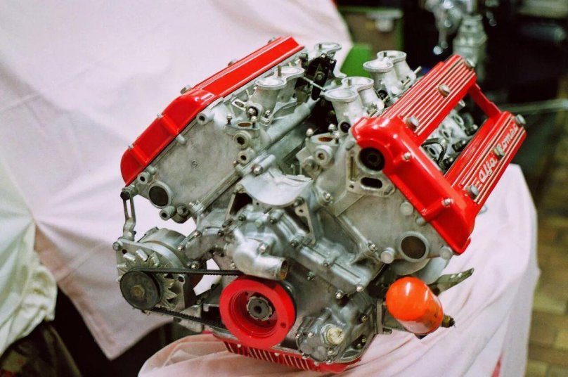 Alfa Romeo v8