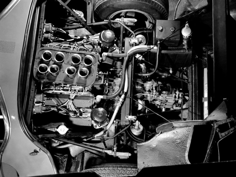 Alfa Romeo 33 Stradale двигатель