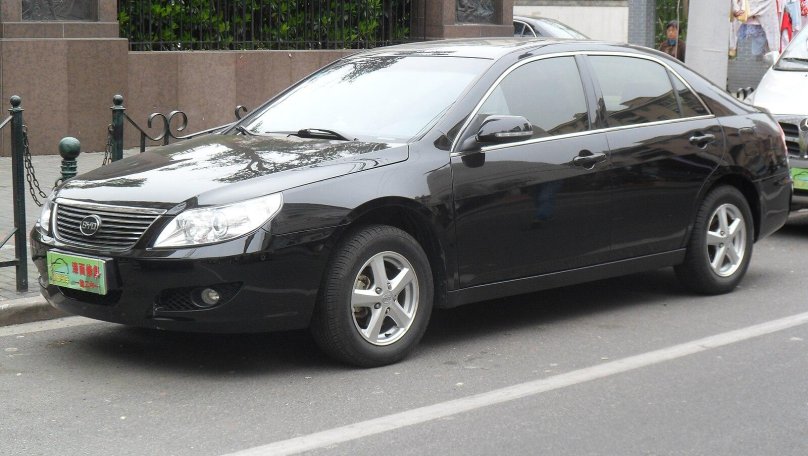 Машина BYD f6