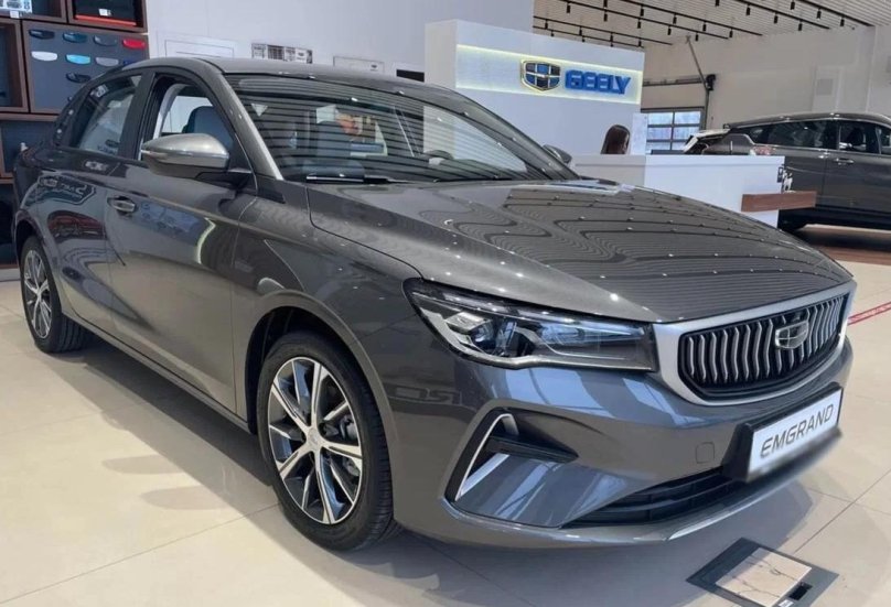 Эмгранд 2023 седан