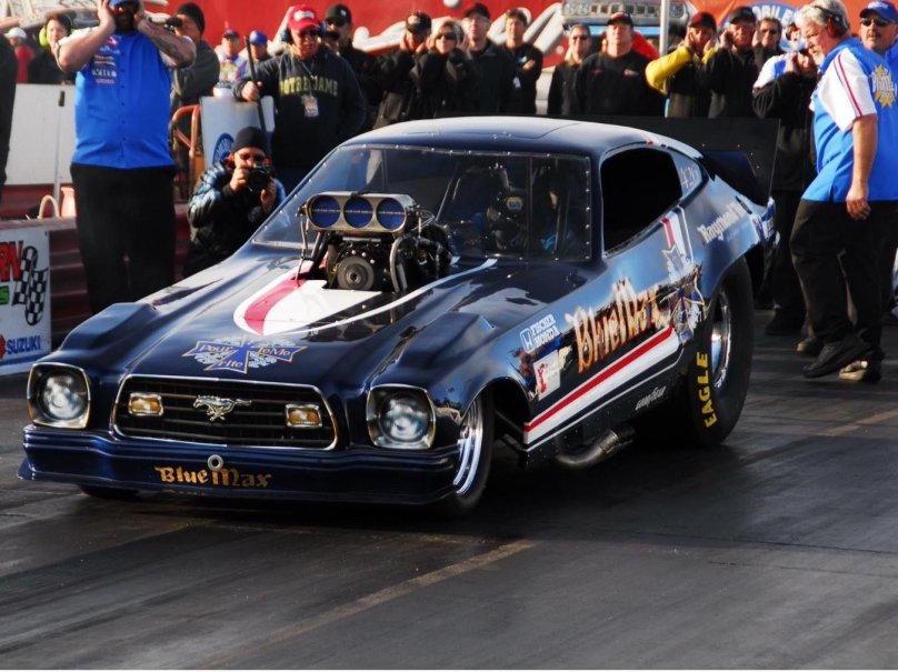 Форд Мустанг Drag Racing