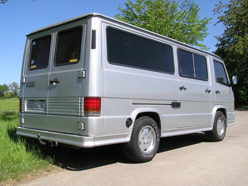 Мерседес Бенц мв100