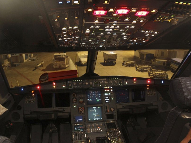 Boeing 737 Cockpit