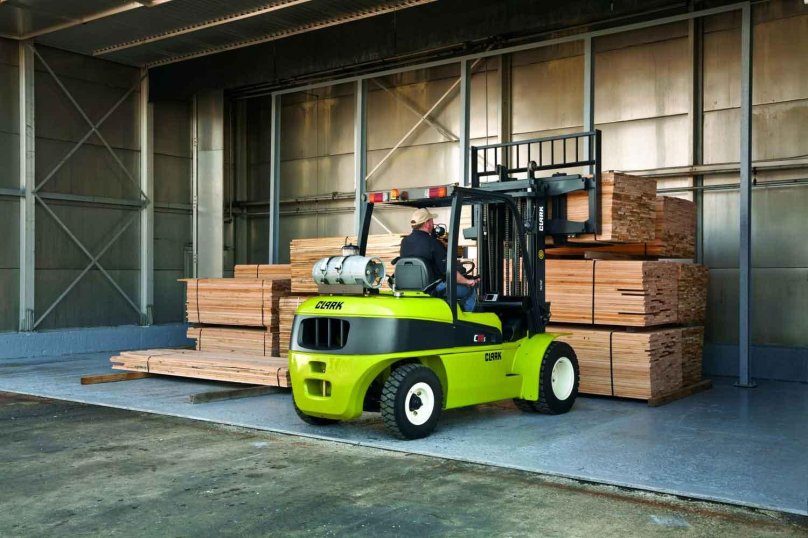 Вилочный погрузчик Clark