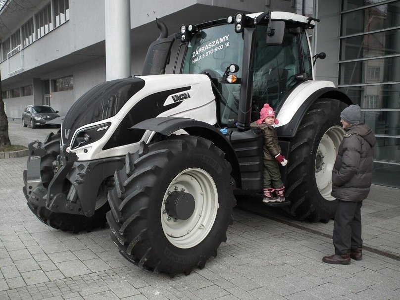 Трактор Валтра