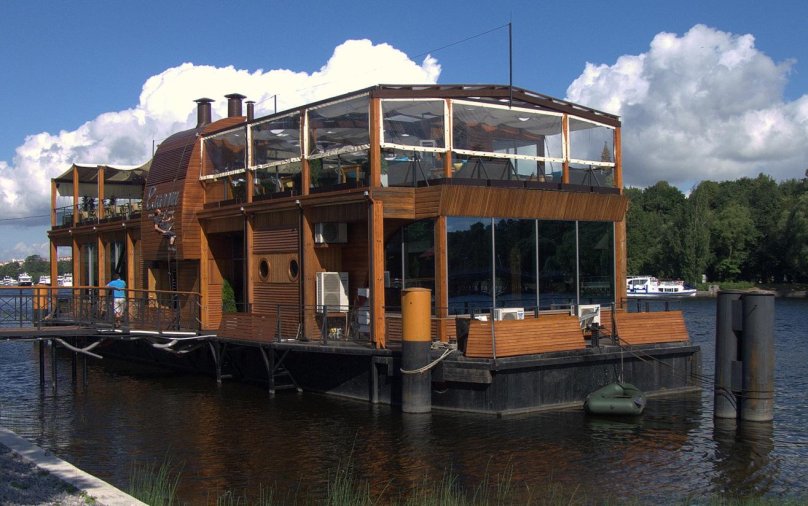 Плавучий ресторан "Елагин"