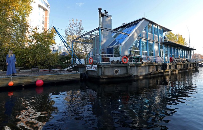 Плавучий дом дебаркадер