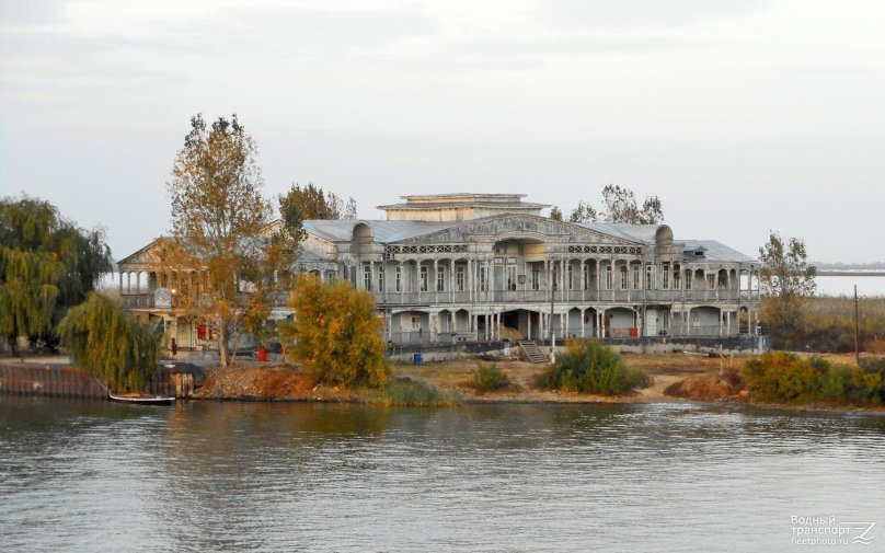 Астрахань дебаркадеры Пристани