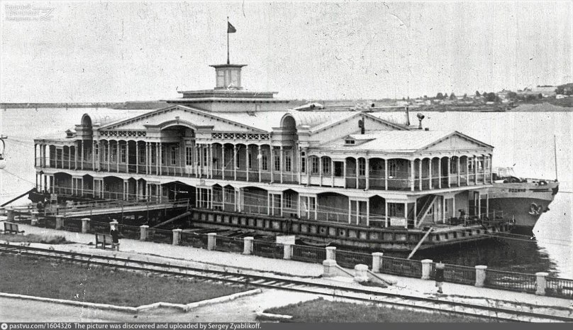Речной вокзал дебаркадер