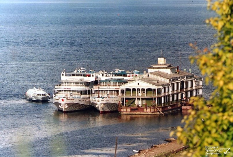 Дебаркадер Волга-Волга