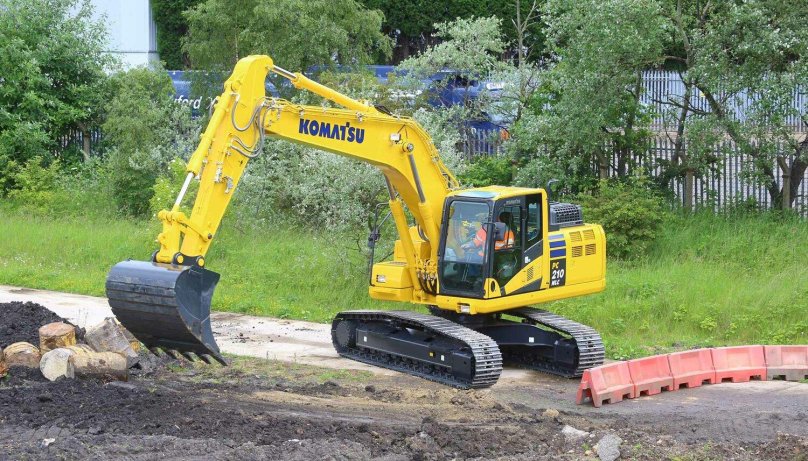 Гусеничный экскаватор Komatsu pc210