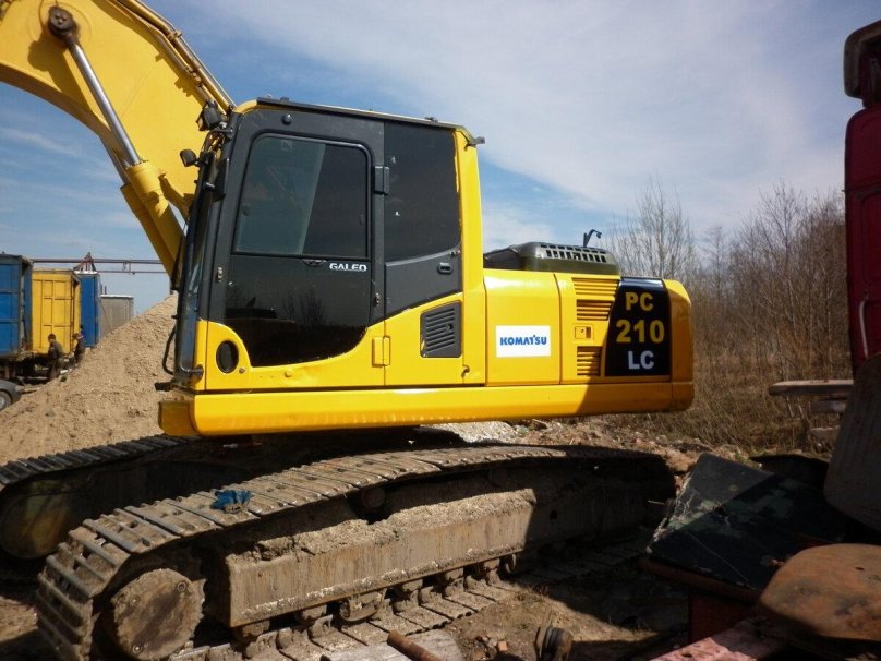 Komatsu pc210