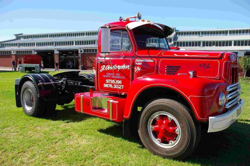 International Harvester r-200