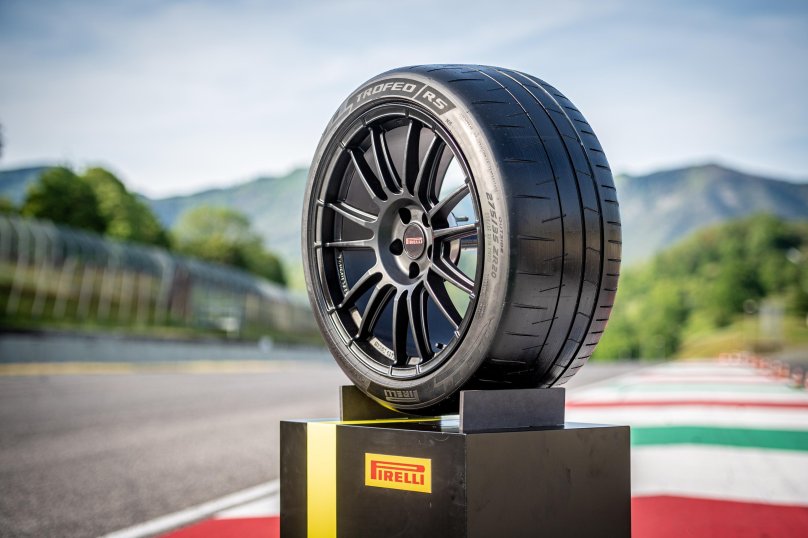 Pirelli p Zero Trofeo r