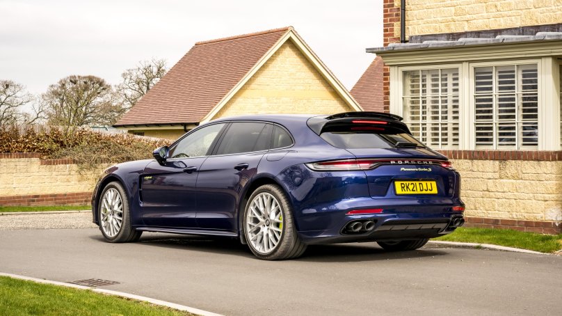 Porsche Panamera Turbo s Sport Turismo 2021