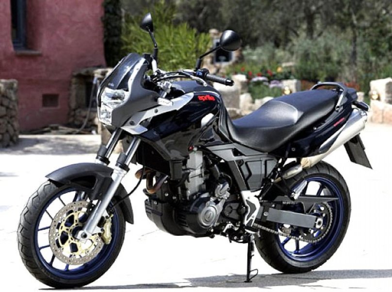 Априлия пегасо страда