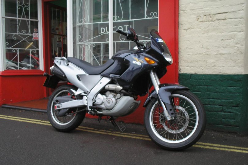 Мотоцикл Априлия пегасо 650