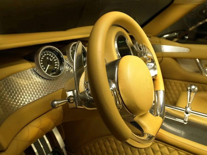 Спайкер машина салон