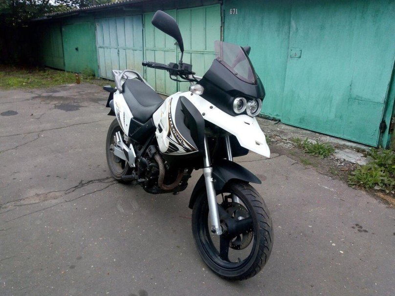 Мотоцикл стелс белый