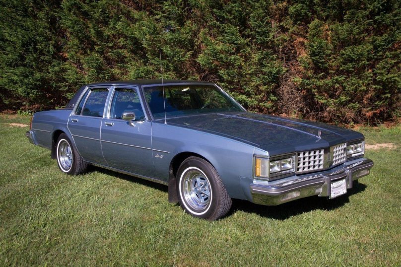 Oldsmobile Delta 88 Royale Brougham