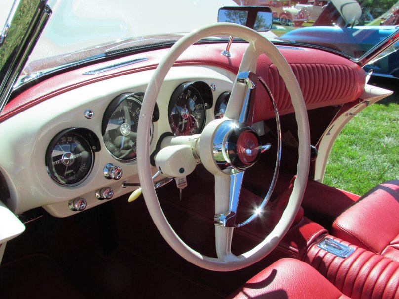 Kaiser Darrin салон