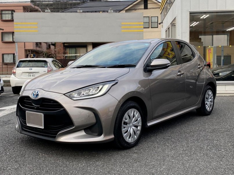 Тойота Ярис 2022