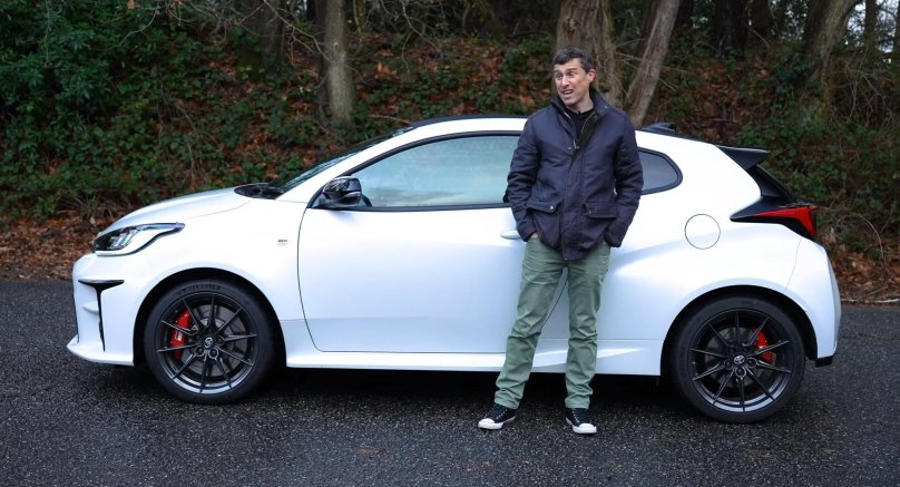 Ярис gr с человеком