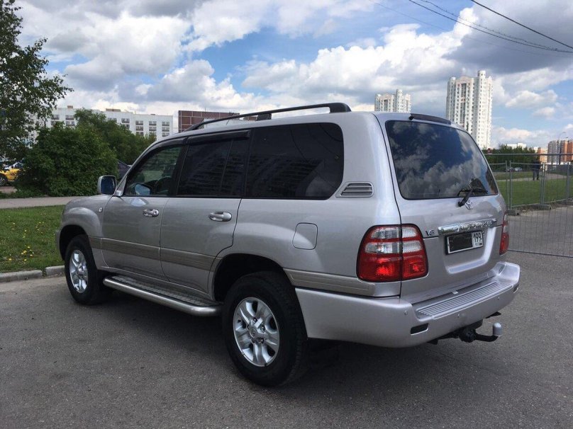 Toyota Land Cruiser 100