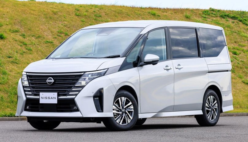 Микроавтобус Nissan Serena